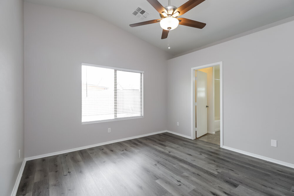 Building Photo - 5727 S 17th Ave