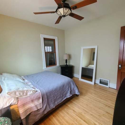 1st Bed - 528 19th Ave NE