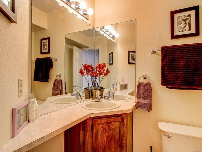 Building Photo - Spacious College Hills Home - 3 Bed, 3 Bath