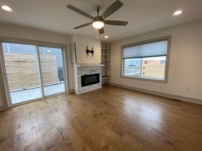 Building Photo - Beautiful Townhome for Rent
