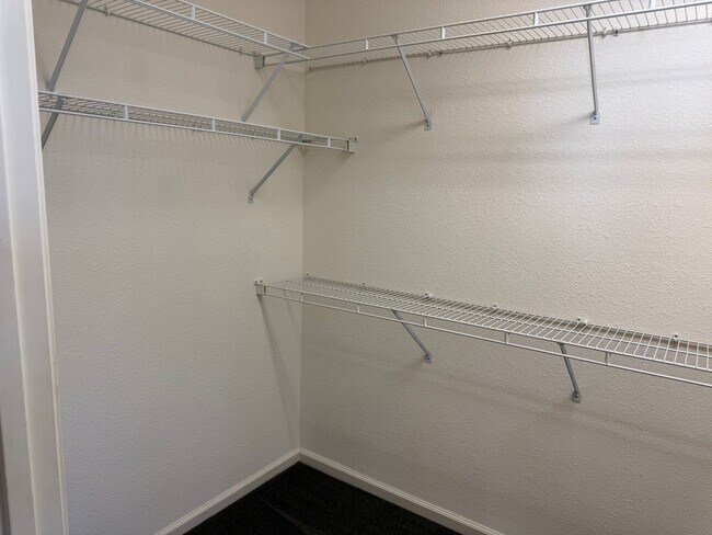 Building Photo - Summerset Living- with a Bonus Room