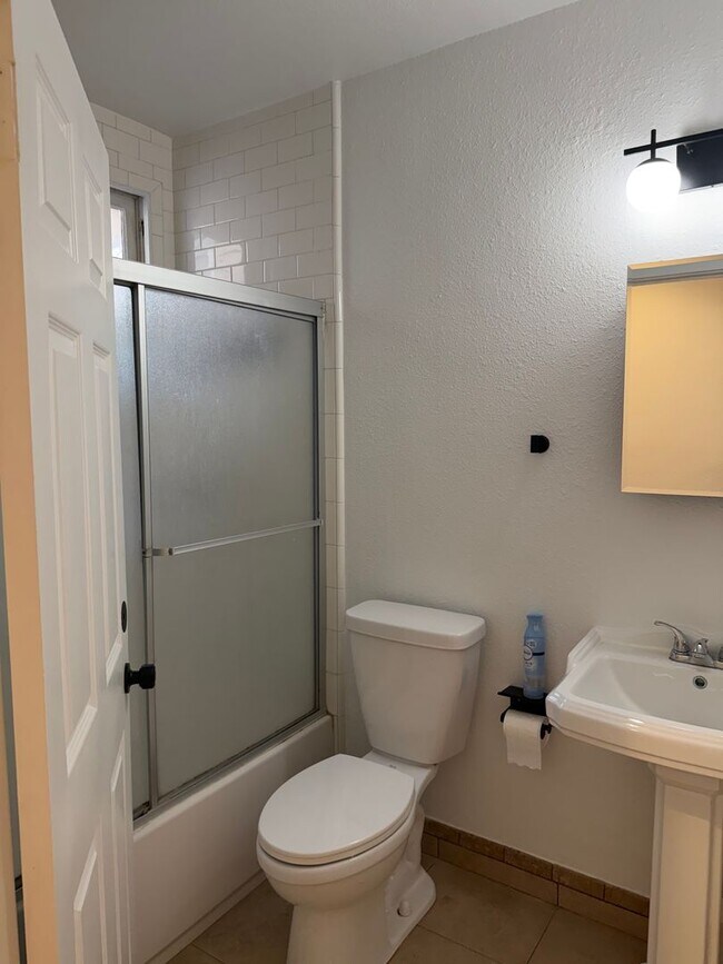 Building Photo - 603 8th St