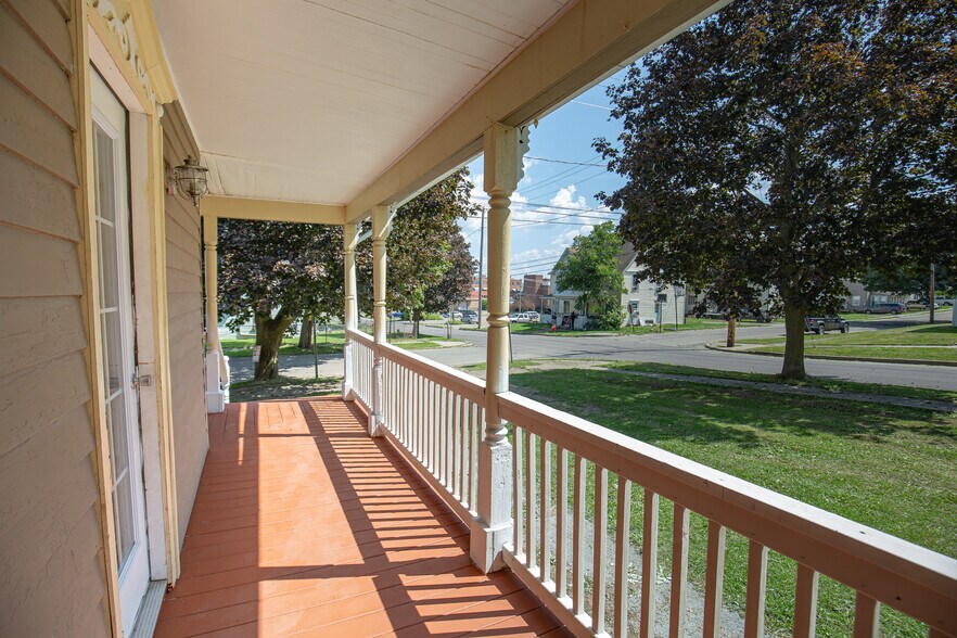 Building Photo - 399 S Division St