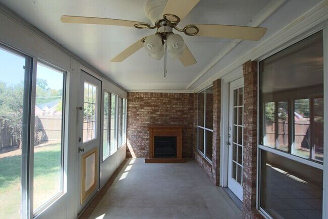 Building Photo - Beautiful 3 Bedroom in Tyler! Coming Soon!