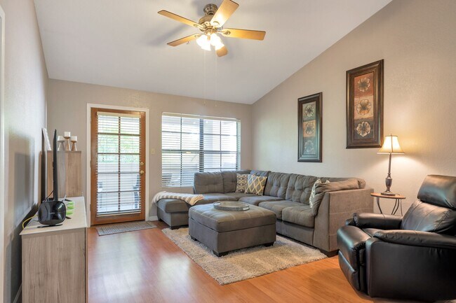 Building Photo - Fully Furnished Beautiful 2-bed, 2-bath PV Condo