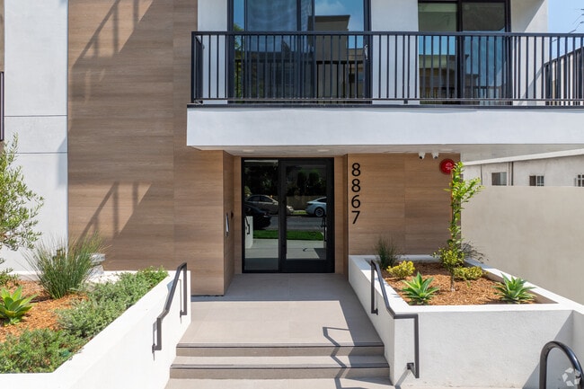 Building Photo - 8867 W Alcott St