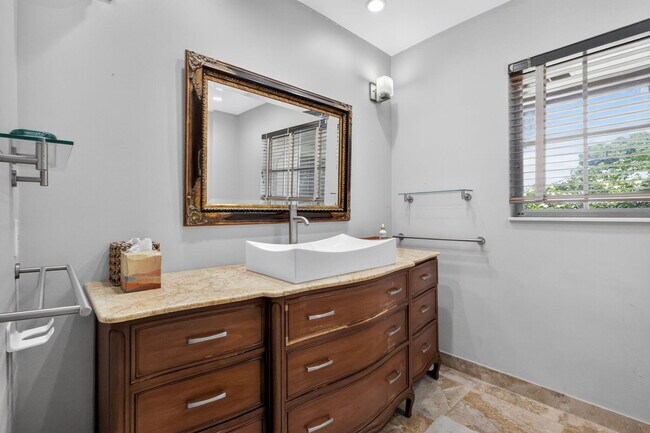 Building Photo - 213 Rio Vista Cir