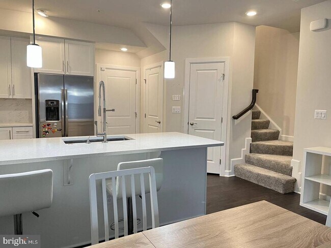 Building Photo - 13230 Woodland Park Rd