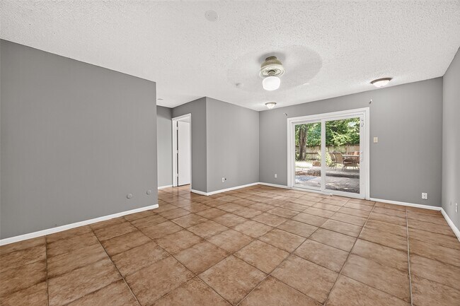 Building Photo - 19002 Mirror Lake Dr