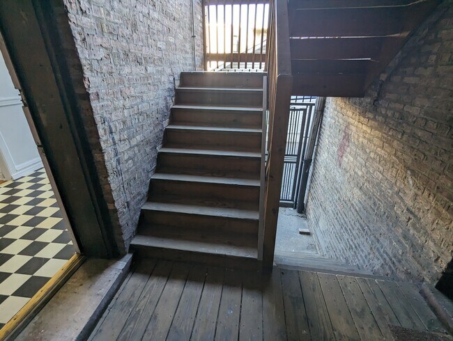 Building Photo - 3308 W Schubert Ave