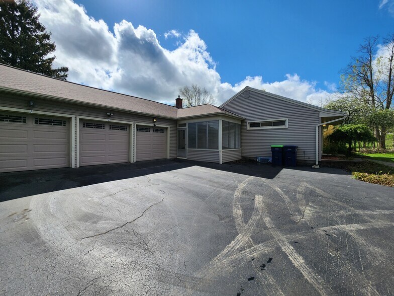 Building Photo - 1742 Turk Hill Rd