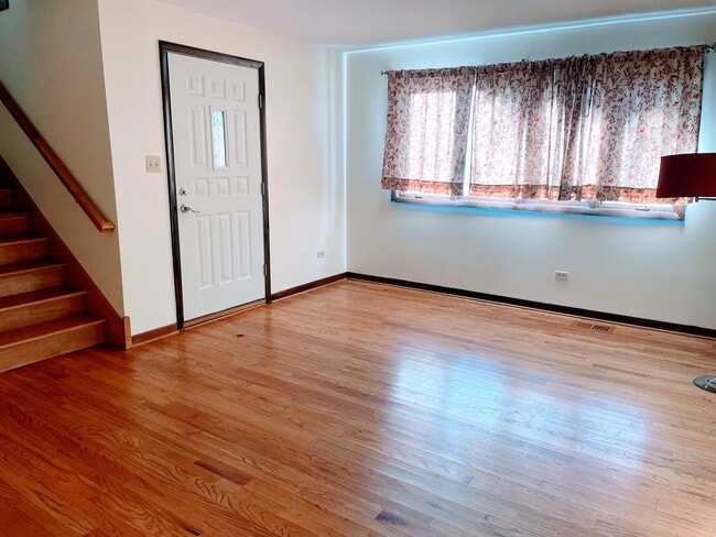 Building Photo - 2110 Swan Ln