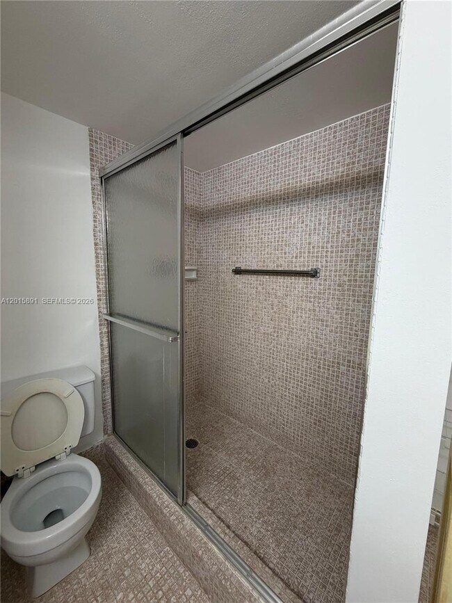 Building Photo - 3032 Hythe B