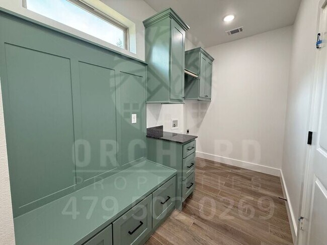 Building Photo - Bella Vista Single-Family Home- 3 Bed/ 2 B...