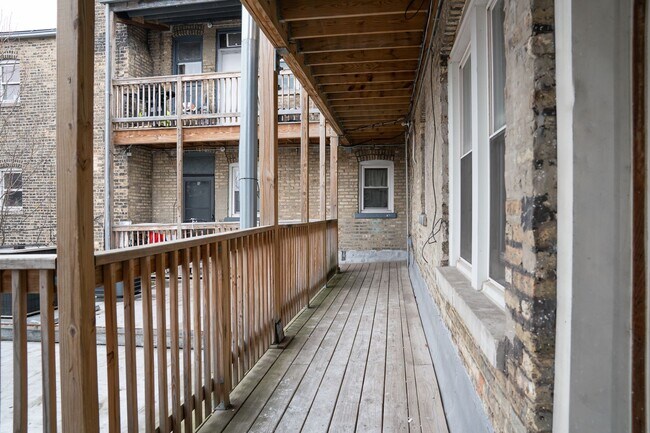 Building Photo - Albany Park - 1 Bed / 1 Bath - Dog Friendly