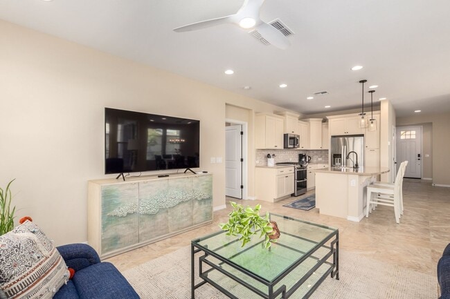 Building Photo - Gorgeous 2 bedroom / 2 bath townhome locat...