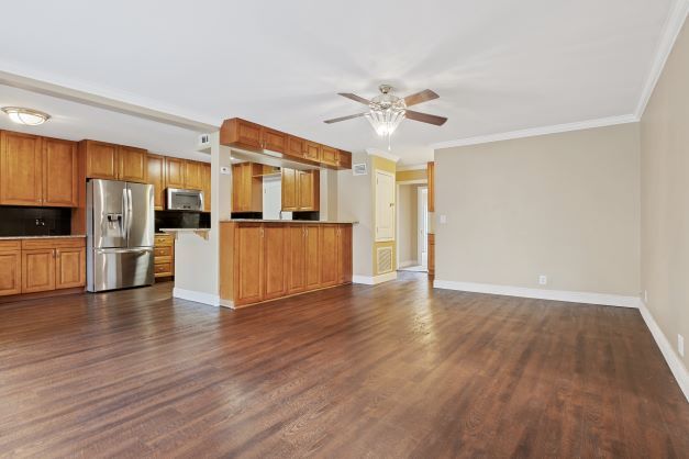 Building Photo - 262 Crown Oaks Way