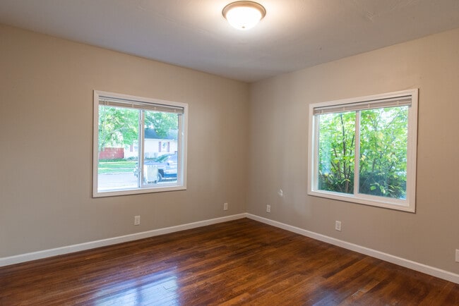 Building Photo - 1353 Bissell St