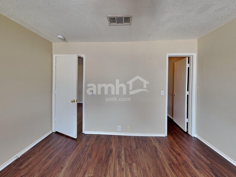 Building Photo - 3104 Pinehurst Ct