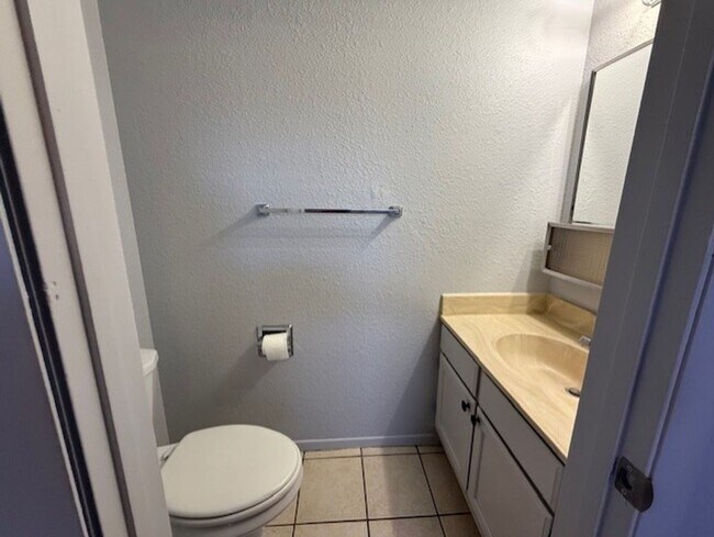 Building Photo - 2460 S High View Cir