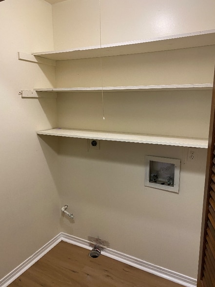 Building Photo - 9006 Woodbine Dr