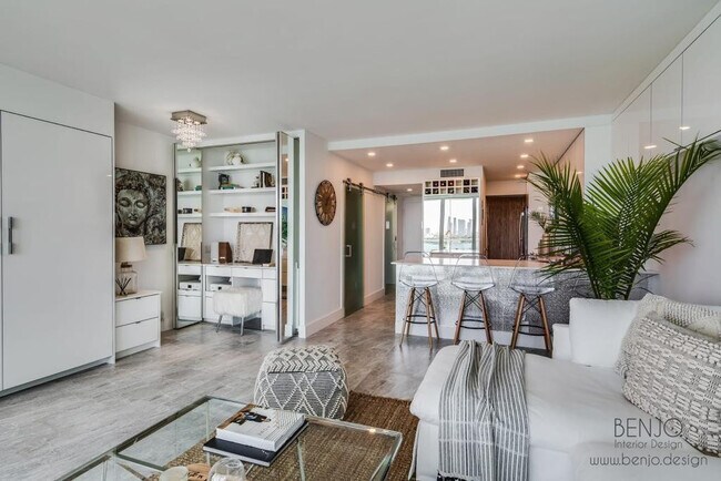 Building Photo - 1000 West Ave