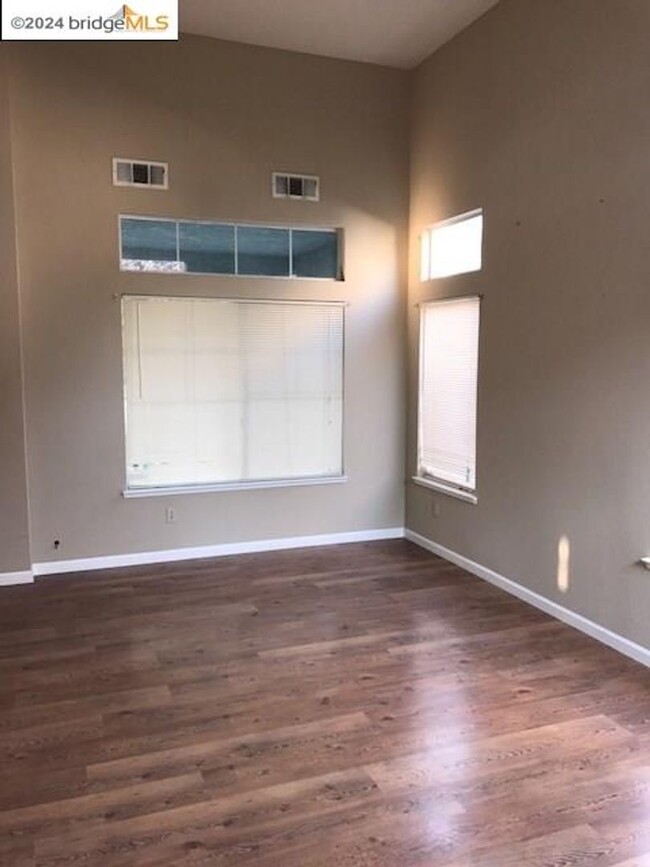 Building Photo - Ideal Salida Neighborhood! Upgraded lamina...