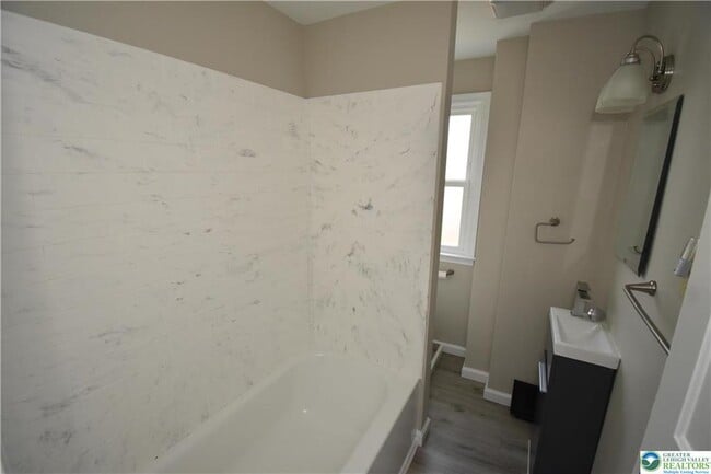 Building Photo - 329 N 9th St