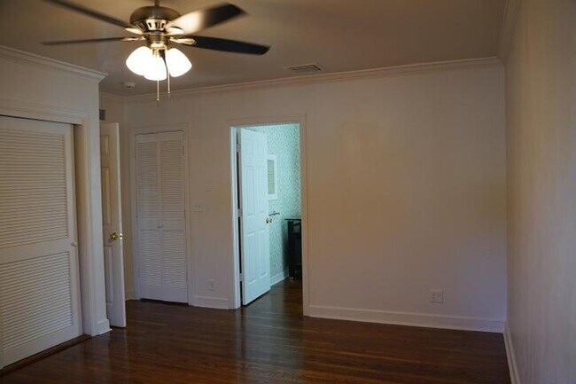 Building Photo - 5215 N Flagler Dr