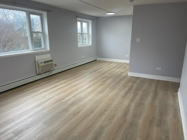 Building Photo - 6161 N Hoyne Ave