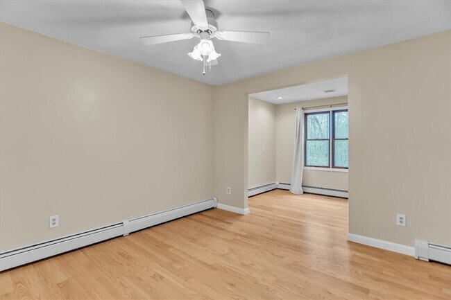 Building Photo - 367 Plain Meeting House Rd