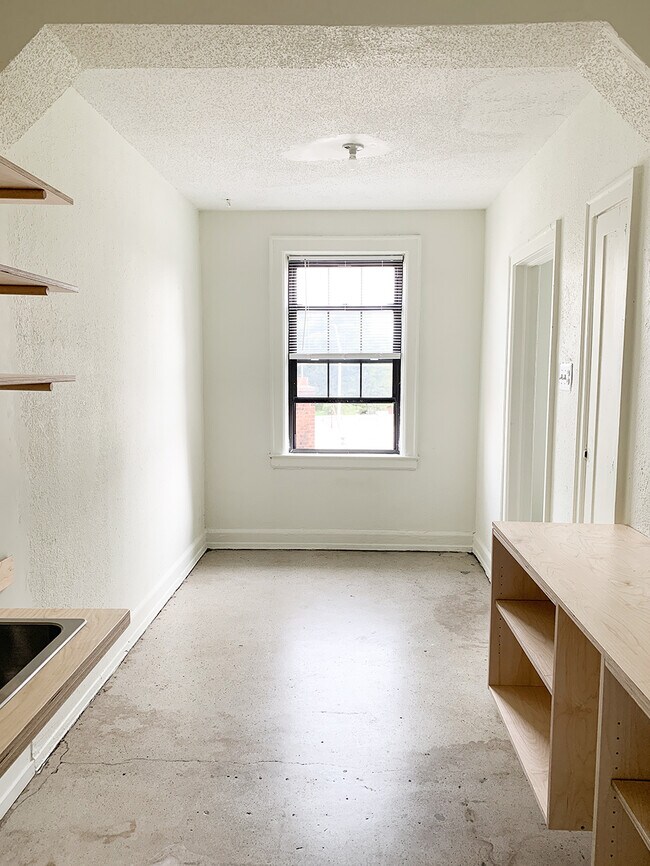 Building Photo - 1130 Holcomb St