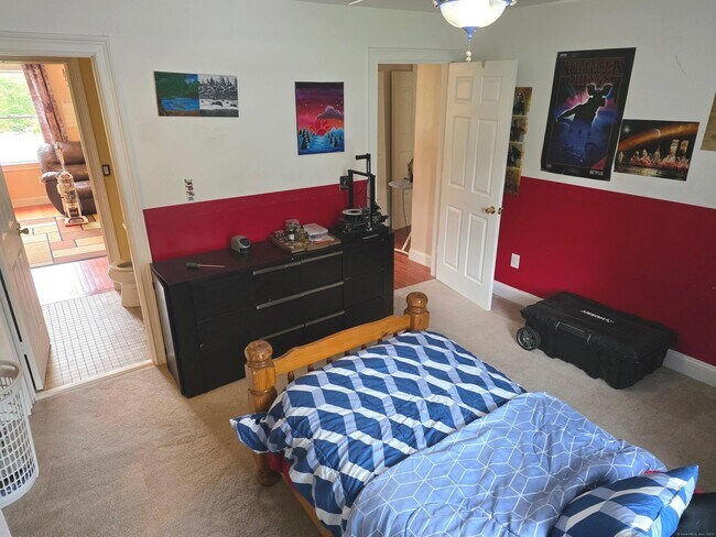 Building Photo - 913 Pleasant Valley Rd