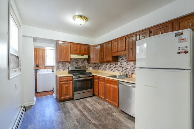 Building Photo - Charming Pennsport Rowhome with Private Backyard Oasis