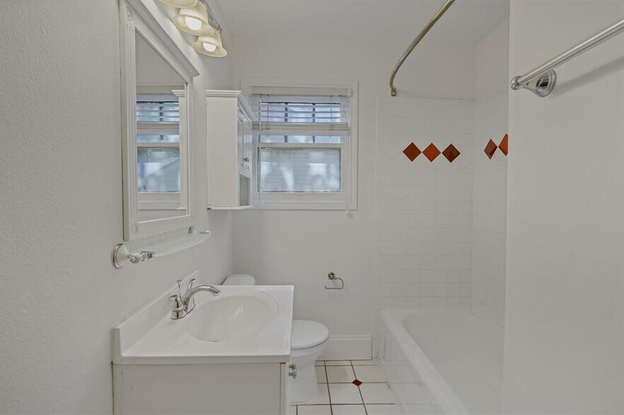 Building Photo - 3700 Harmon Ave