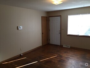 Building Photo - 3 Bedroom 1 Bathroom home in East Springfi...