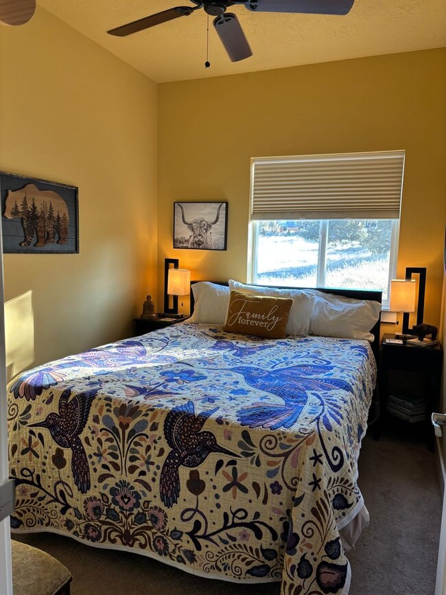 Building Photo - Furnished Home with Mountain View