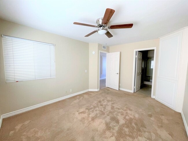 Building Photo - BEACH FRONT CONDO - Panoramic Ocean Views!