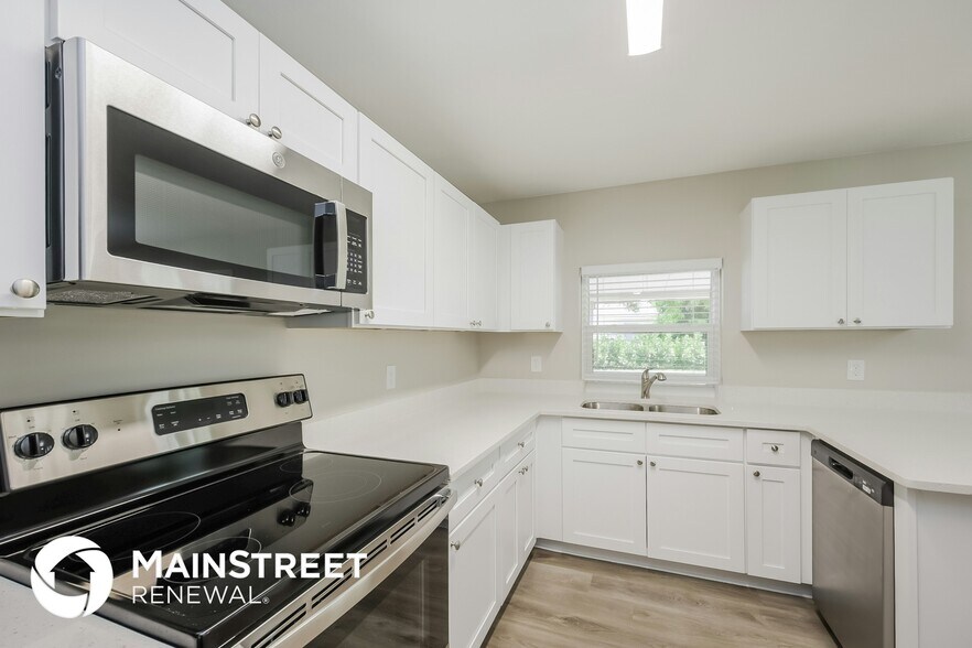 Building Photo - 2016 SE 9th Terrace