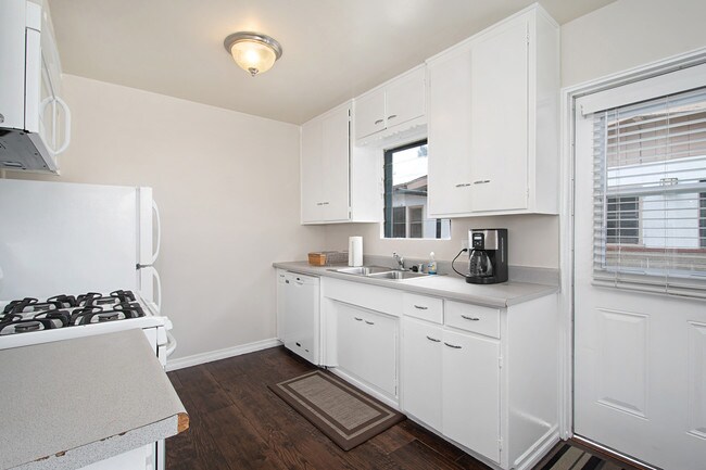 Building Photo - 1059 Grand Ave