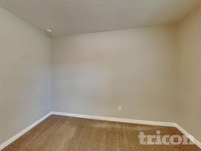 Building Photo - 591 Swallowtail Dr