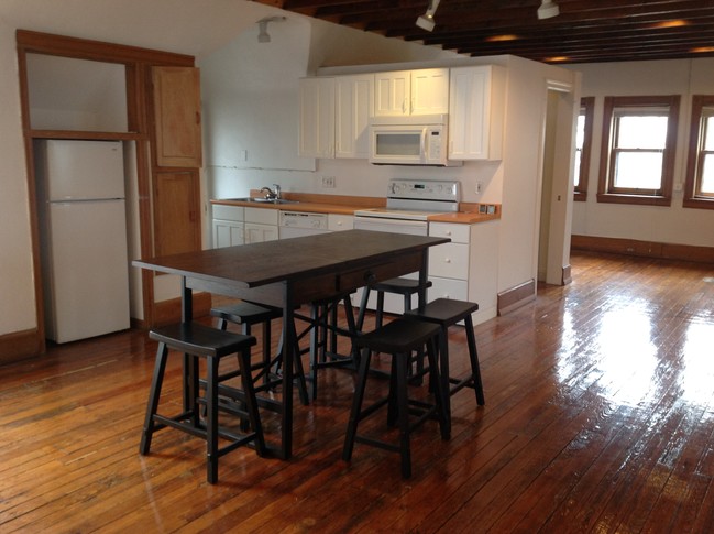 Kitchen Area - 4124 W Pine Blvd