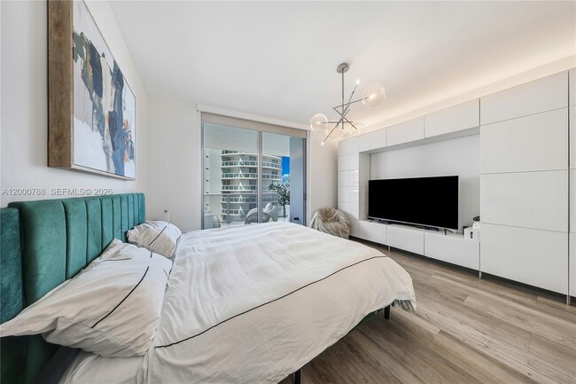 Building Photo - 488 NE 18th St