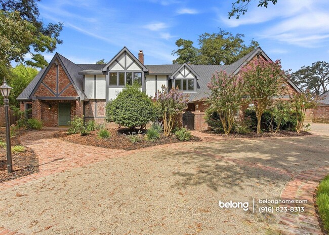 Building Photo - 9815 Mira Del Rio Dr