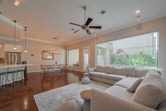 Building Photo - 4006 Lanark Ln