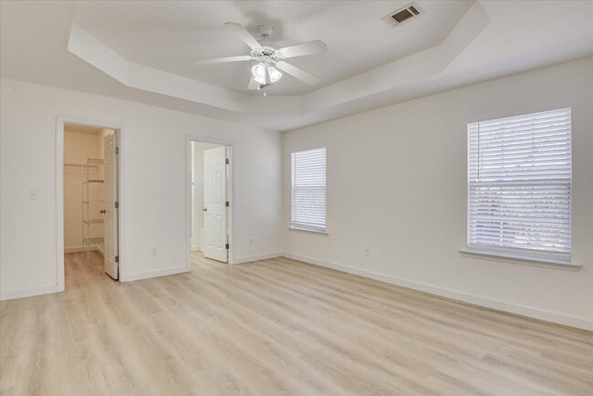 Building Photo - 909 Watsonia Dr