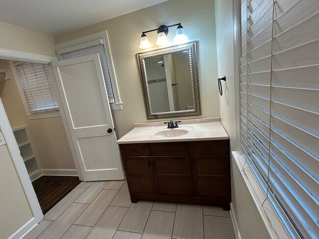 Building Photo - Move-In Ready East Nashville Gem – Bright, Open & Fully Updated