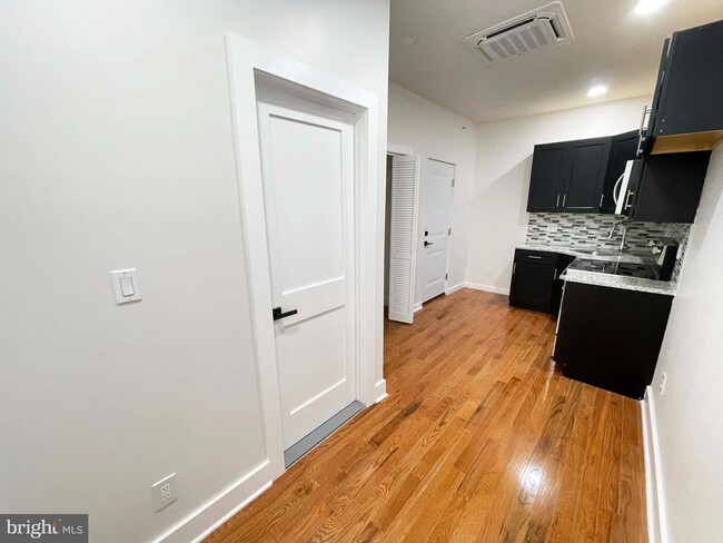 Building Photo - 309 S 60th St