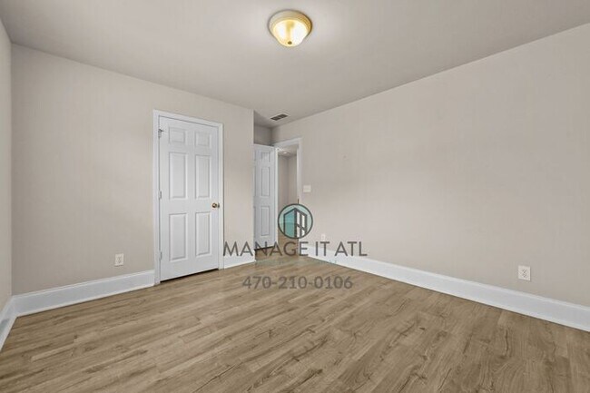 Building Photo - 5 Bedroom house rent in Suwanee near Peachtree Ridge High School