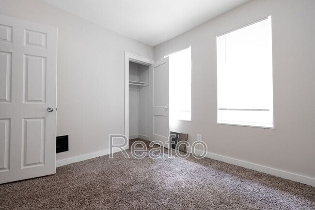 Building Photo - 47 W Moler St